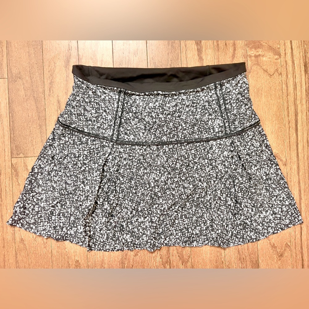 Lululemon Exercise Tennis Skort, Size: 8 Tall (Black/White Print) **LIKE NEW!!** - Picture 2 of 11